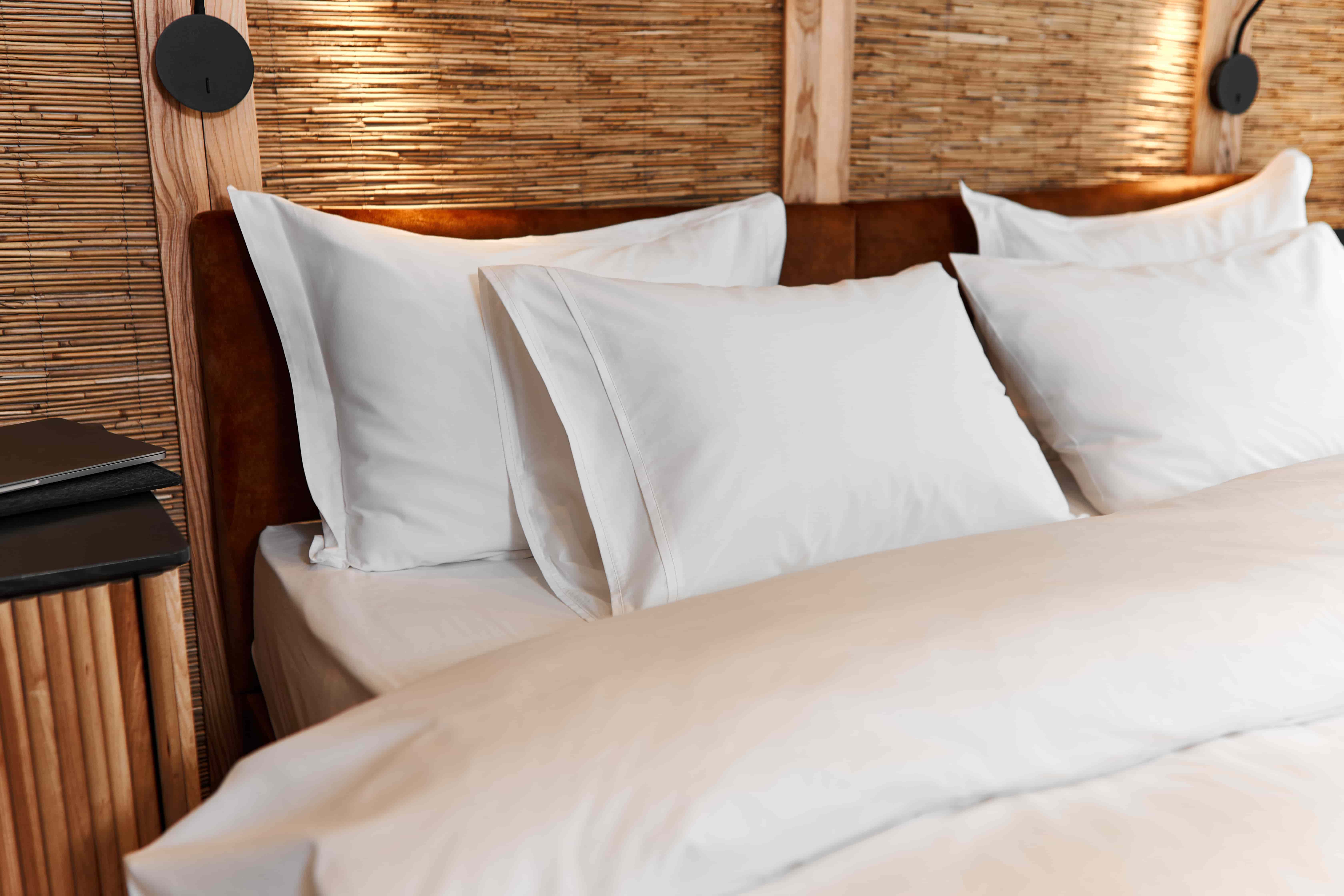 Постільна білизна TWICE FLAT WHITE SATIN TC400 з подвійним кантом білим 2